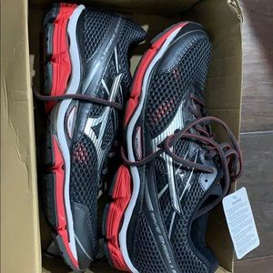 Mizuno - men’s size 11 - new